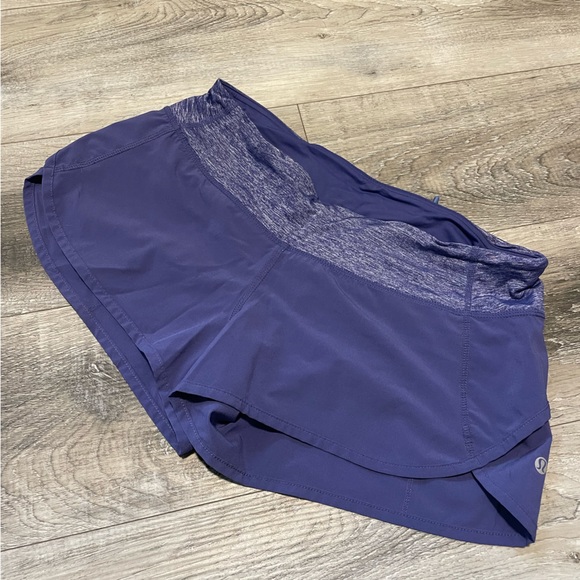 Lululemon Speed Up Short, 2.5” inseam, Size 6 - Picture 5 of 6